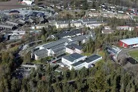Kolsås leir, kaserner